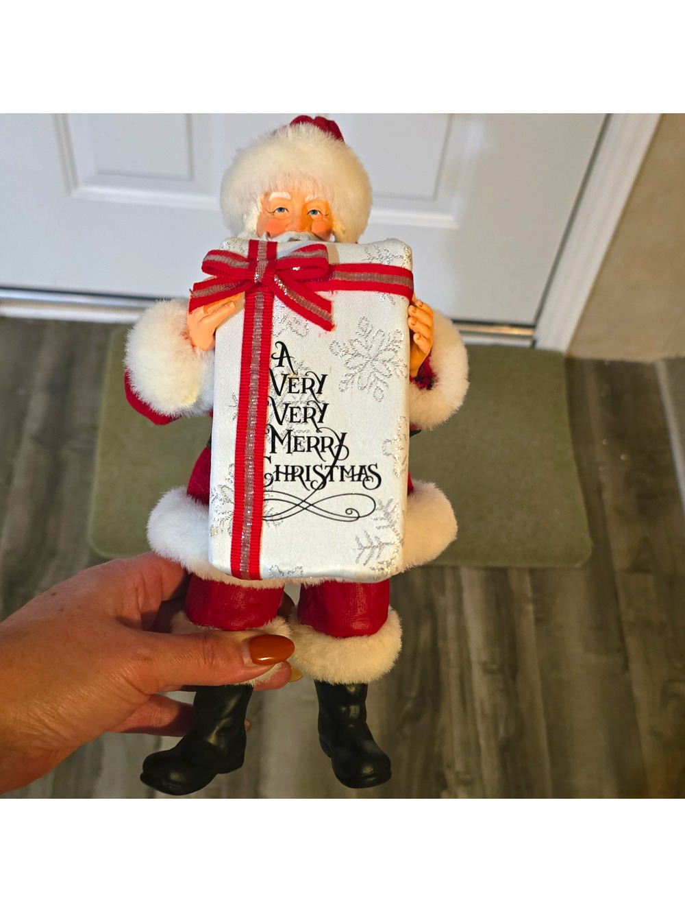 Dept 56 Possible Dreams "Open Me First" Santa 4016721BT Clothtique Box Bon-Ton